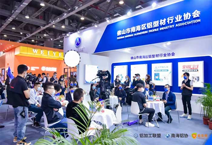 1733457107258101.jpg 廣東中亞鋁業卓越品牌-2.jpg