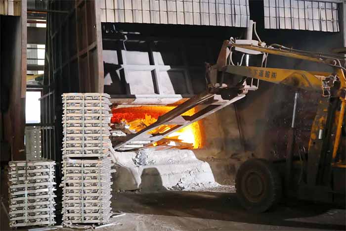 鋁型材定制開(kāi)模鋁型材熔鑄車間