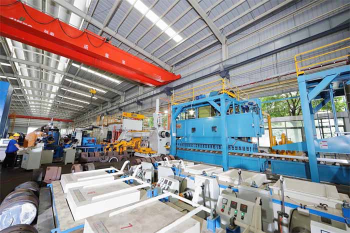 鋁型材定制開(kāi)模鋁型材擠壓車(chē)間